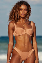 Load image into Gallery viewer, Byron Bottom - Nude Rib