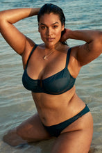 Load image into Gallery viewer, Voluptuous Clovelly Top - Cenote