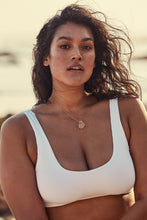 Load image into Gallery viewer, Voluptuous Jamaica Top - White Rib